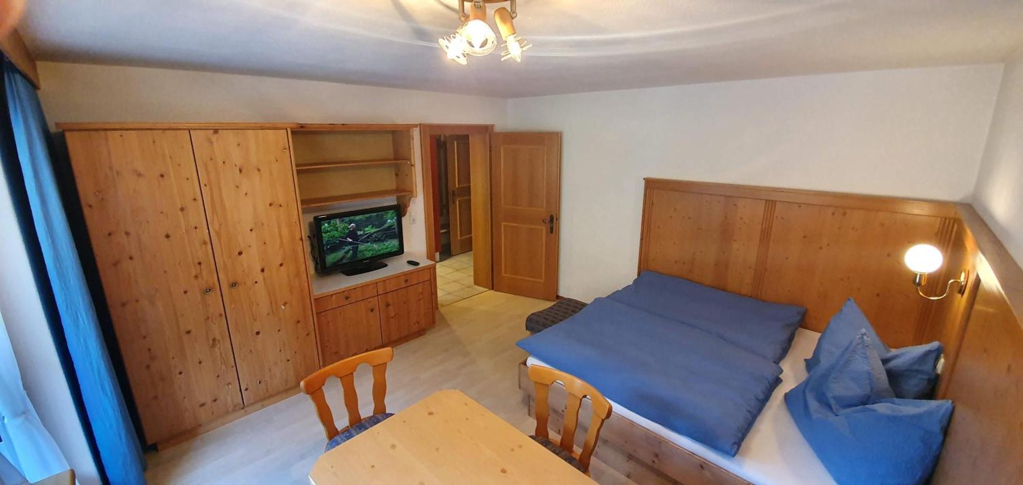 Pension Appartements Via Claudia Lermoos Quarto foto